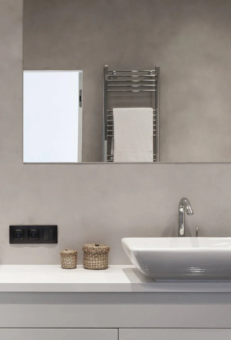 Walls finished in microcement